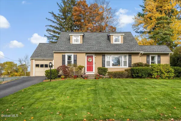 11 Gail Lane, Colonie, NY 12110