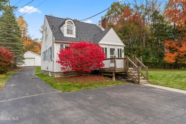 18 Mountainview Terrace, North Greenbush, NY 12144