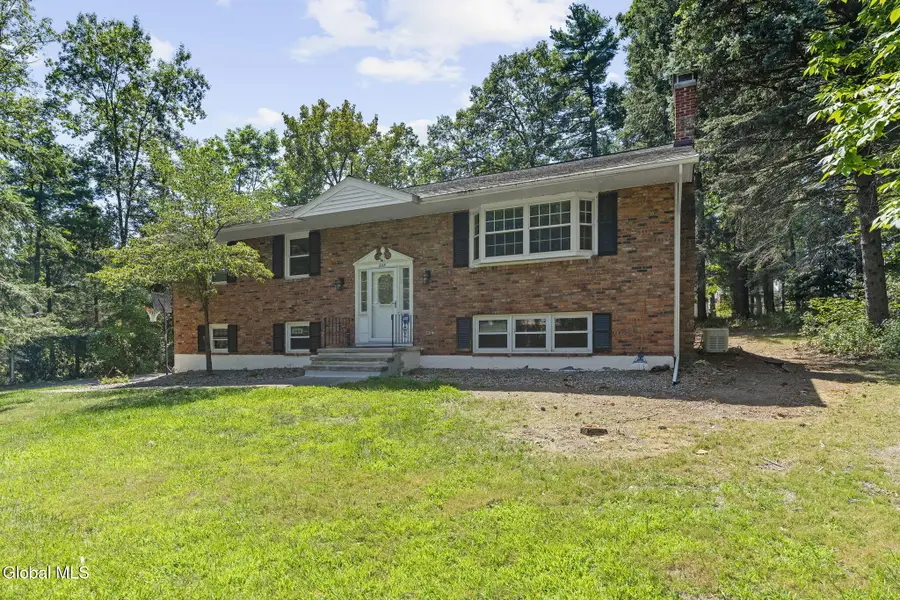 859 Hereford Way, Niskayuna, NY 12309 - Image #2