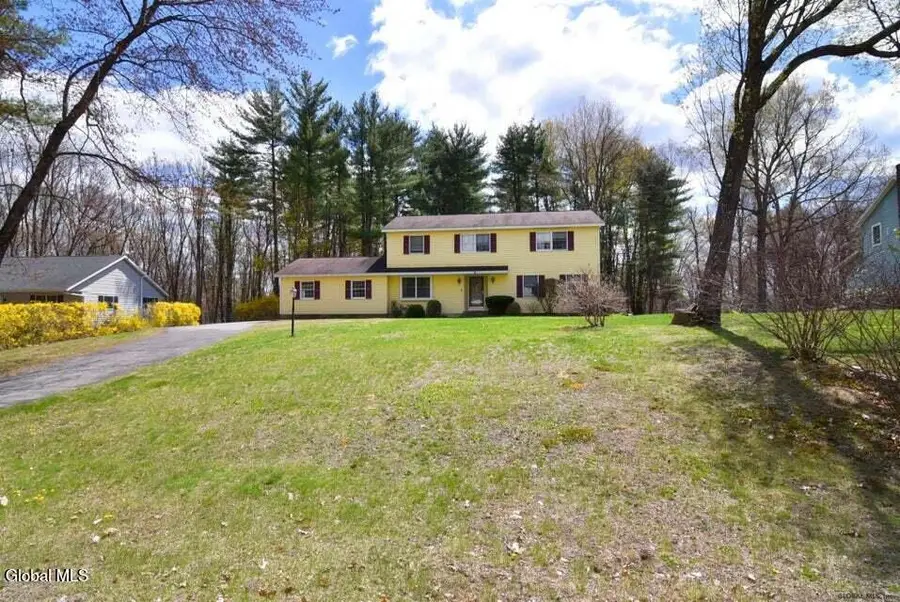 8 Raspberry Drive, Malta, NY 12020 - Image #3