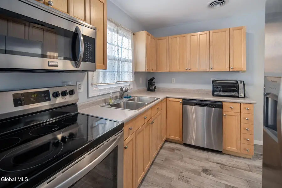 6 Silverberry Place, Albany, NY 12211 - Image #2