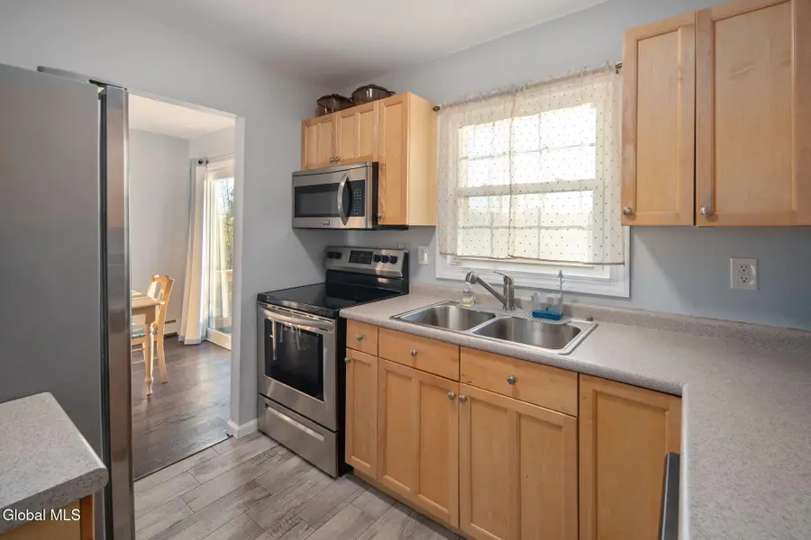 6 Silverberry Place, Albany, NY 12211 - Image #3