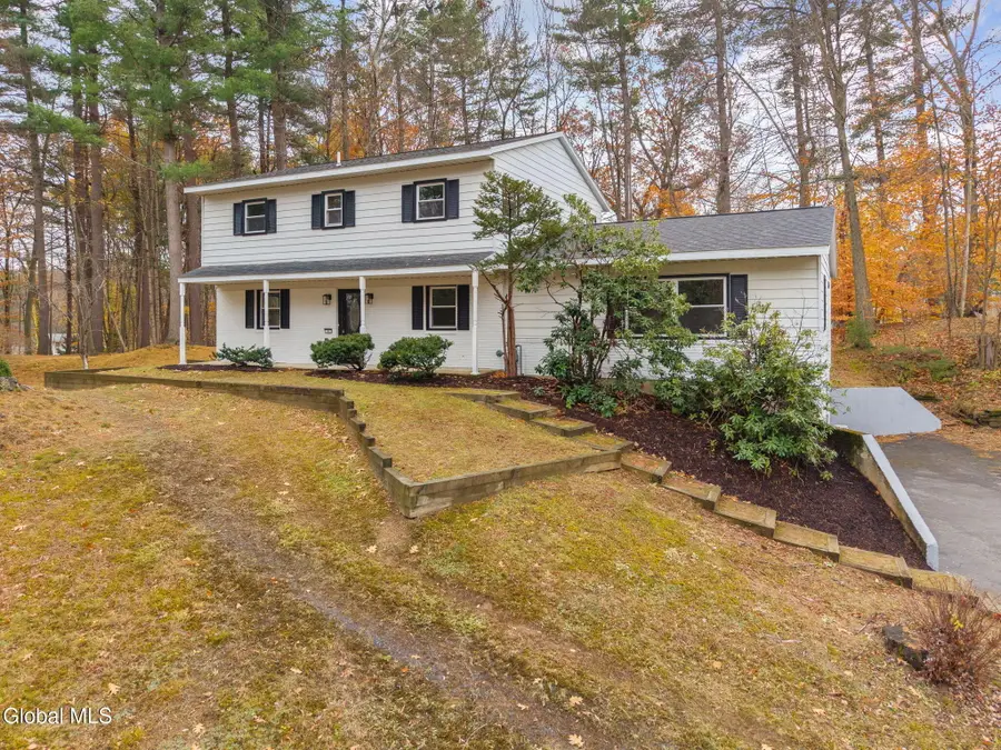 4 Woodshire Court, Malta, NY 12019 - Image #2