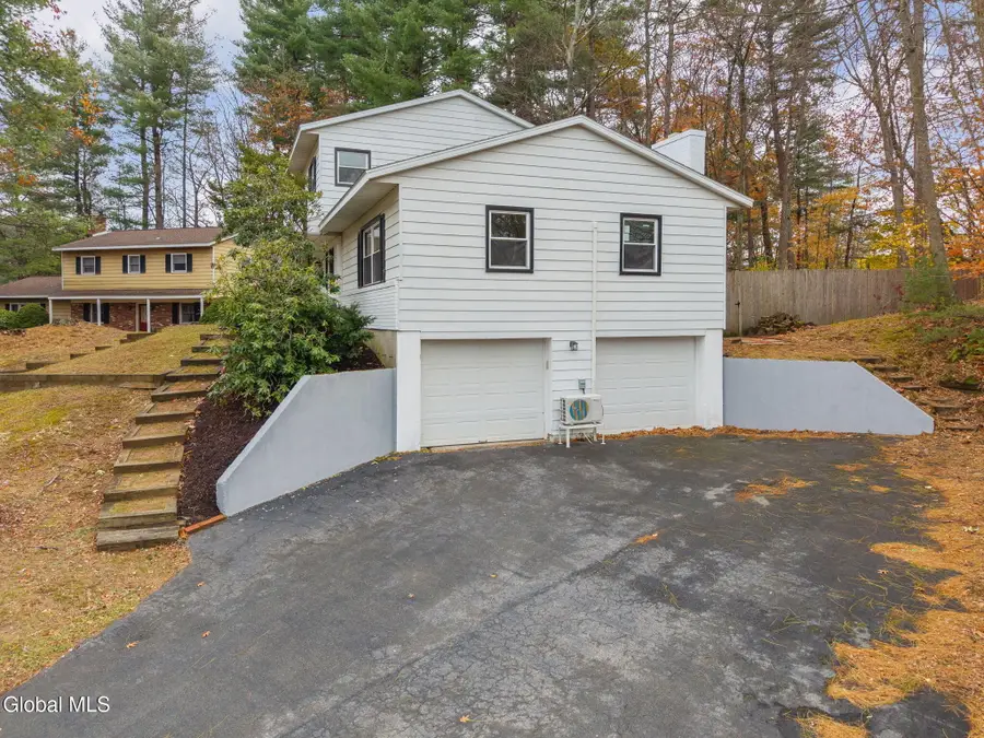 4 Woodshire Court, Malta, NY 12019 - Image #3