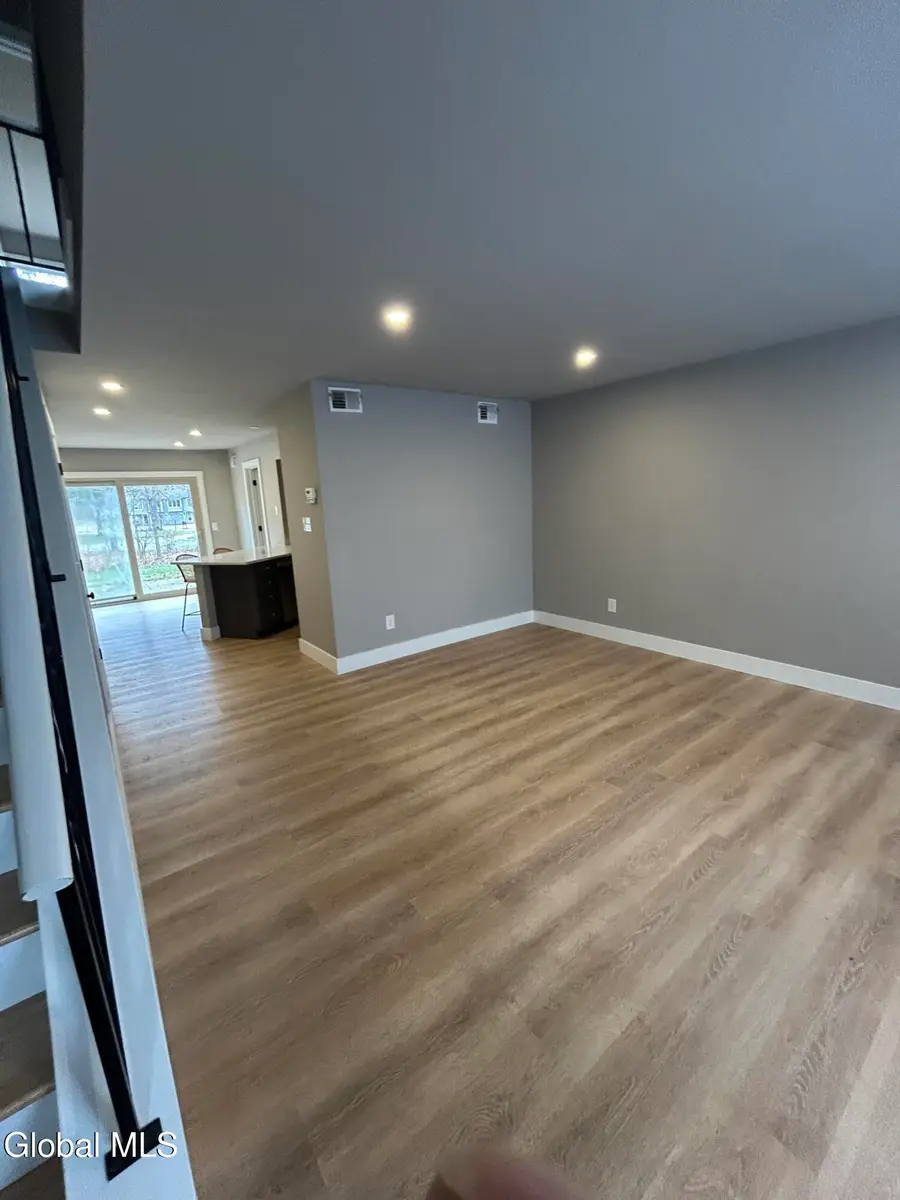 24 Minuteman Court, Halfmoon, NY 12065 - Image #3