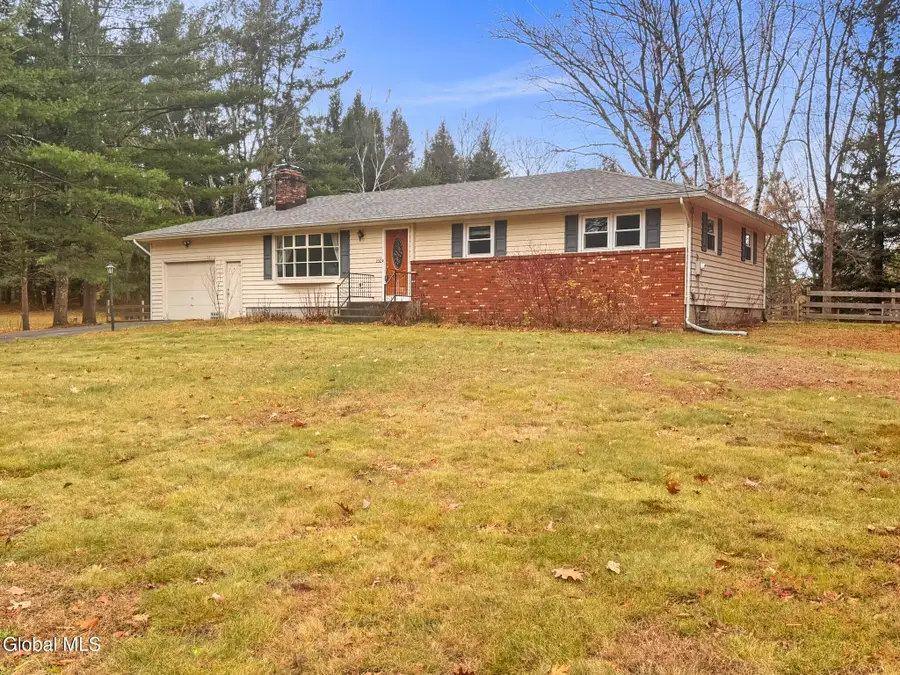 102 Edgewood Drive, Averill Park, NY 12018 - Image #3