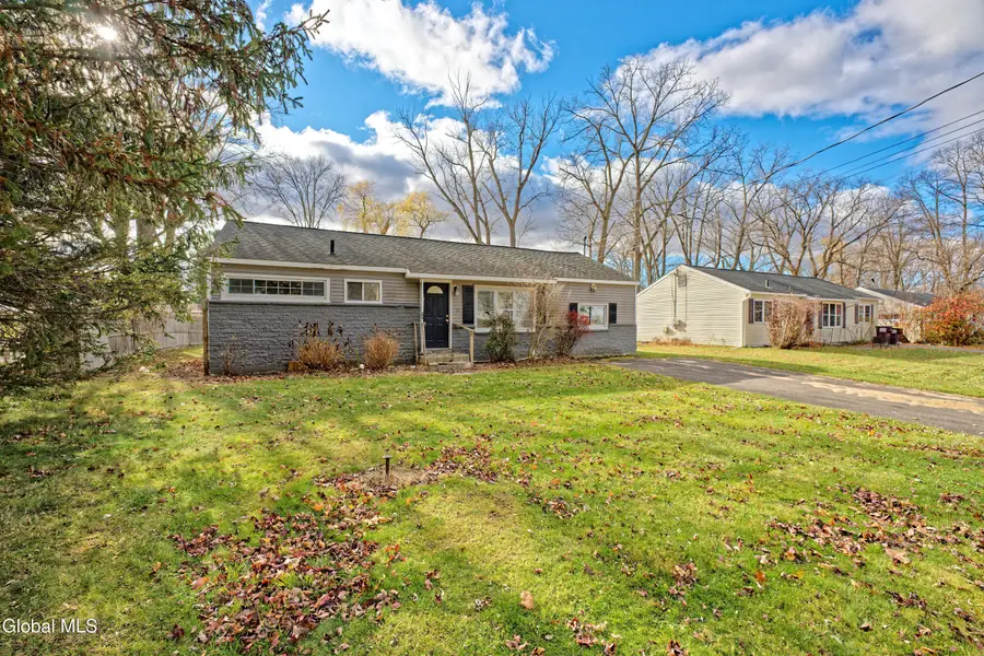 13 Winslow Drive, Colonie Town, NY 12309 - Image #2