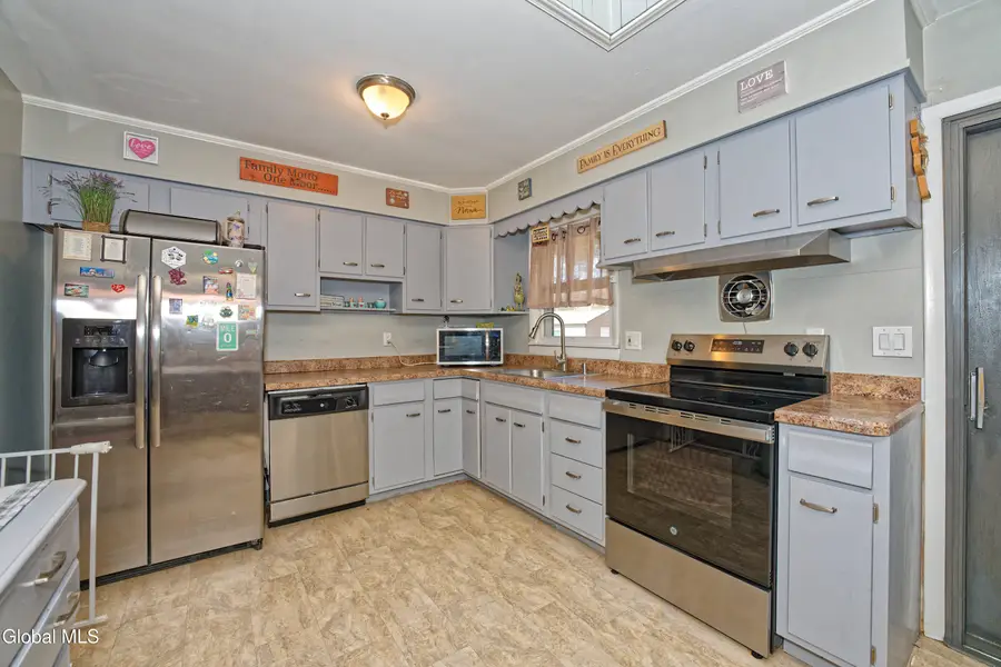 17 Midland Road, North Greenbush, NY 12180 - Image #3