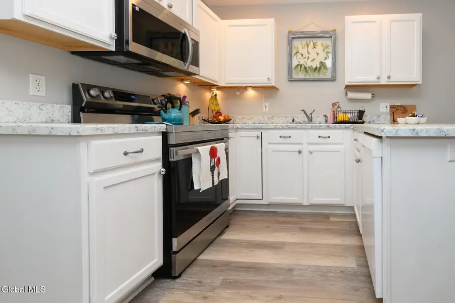 15 Erie Court, Waterford, NY 12188 - Image #2