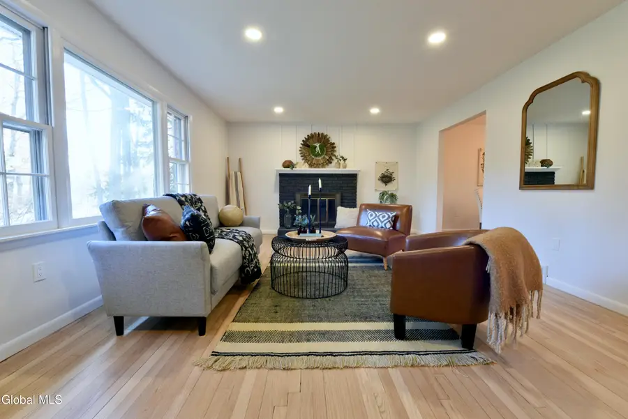 871 Maxwell Drive, Niskayuna, NY 12309 - Image #3