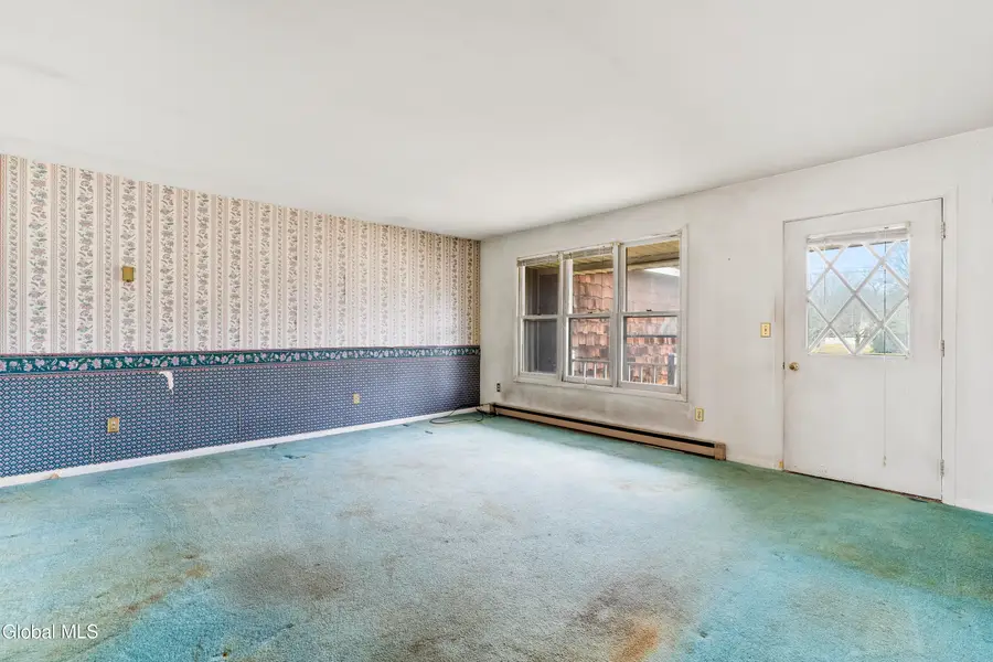 4 Violet Avenue, Moreau, NY 12803 - Image #3