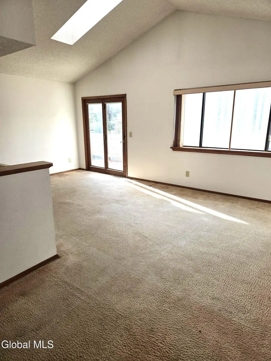 204 Victory Way, Halfmoon, NY 12065 - Image #2