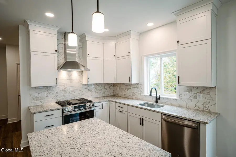 8 Seville Way, Bethlehem, NY 12054 - Image #2