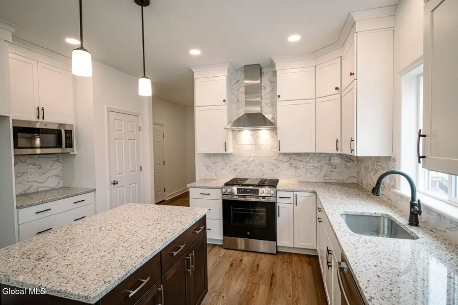 8 Seville Way, Bethlehem, NY 12054 - Image #3