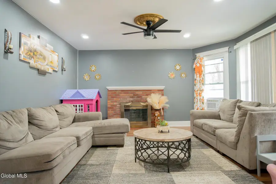 818 Bedford Road, Schenectady, NY 12308 - Image #3