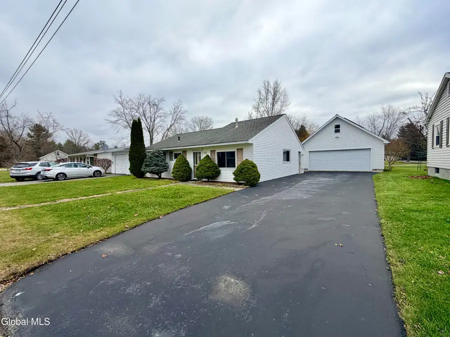 15 Jonathan Lane, Amsterdam, NY 12010 - Image #2