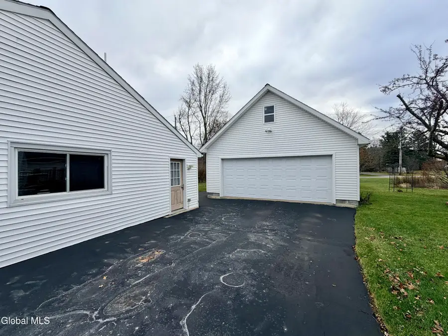 15 Jonathan Lane, Amsterdam, NY 12010 - Image #3