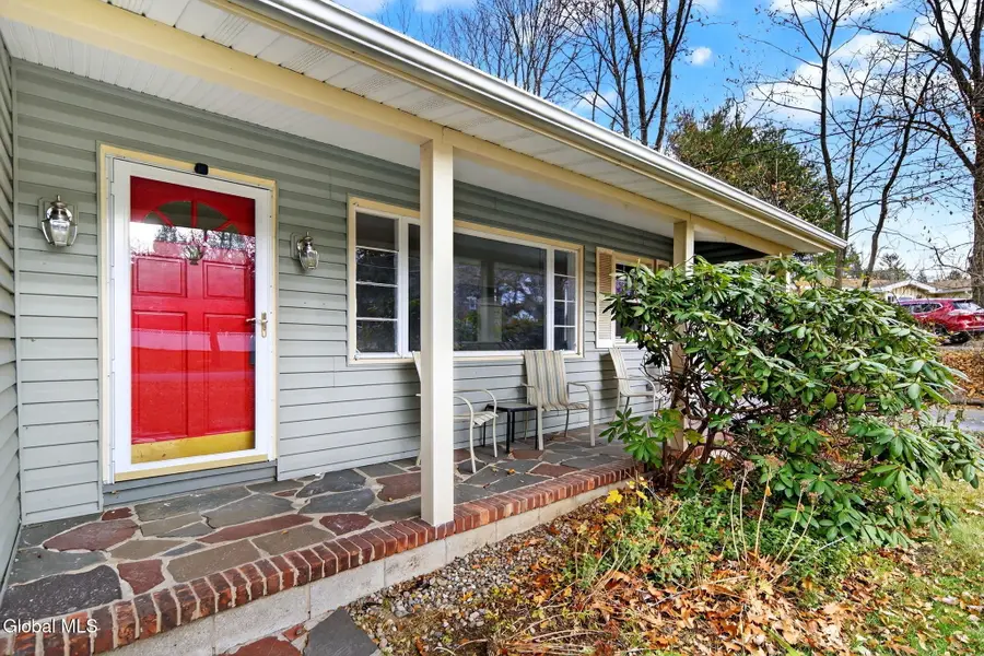 2965 Hillcrest Road, Niskayuna, NY 12309 - Image #2