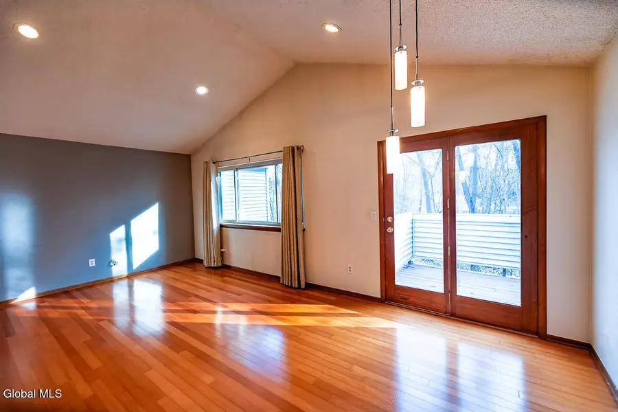 208 Yorktown Drive, Halfmoon, NY 12065 - Image #3