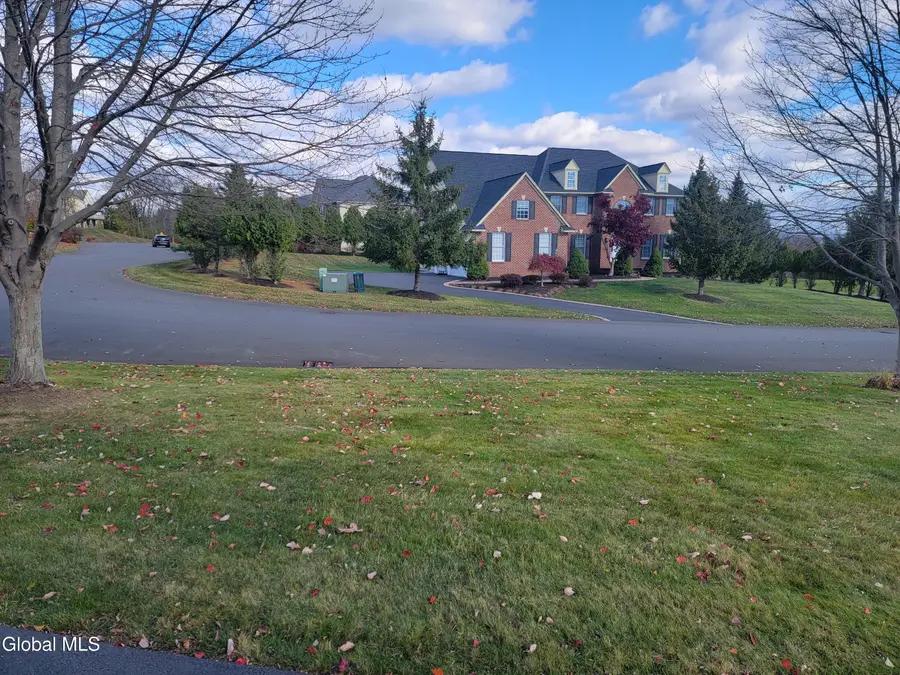 4 Hilander Drive, Colonie Town, NY 12211 - Image #3