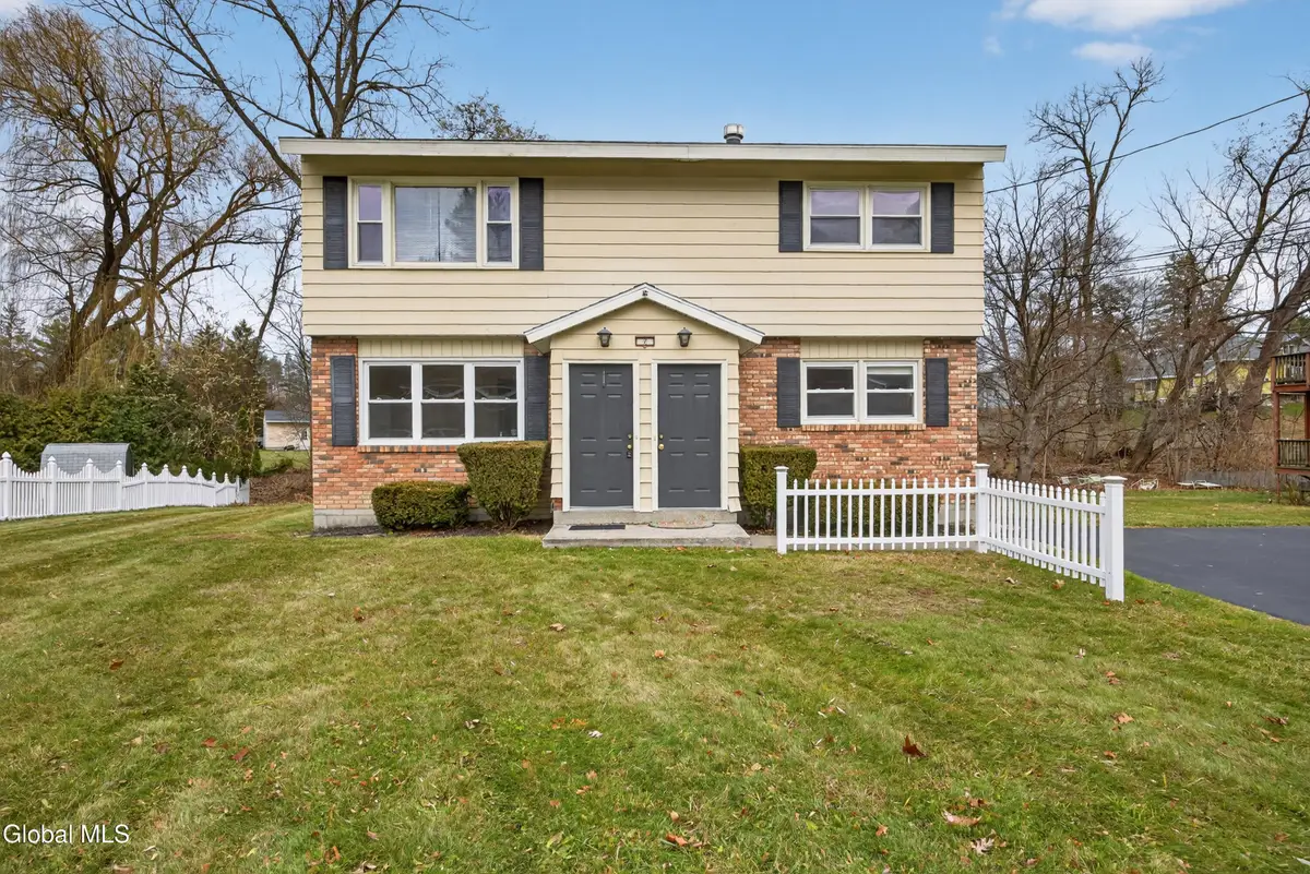 7 Apple Blossom Lane, Colonie, NY 12205 - Image #1