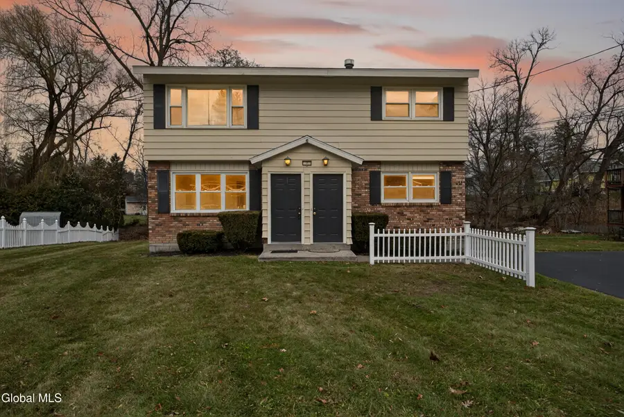 7 Apple Blossom Lane, Colonie, NY 12205 - Image #2