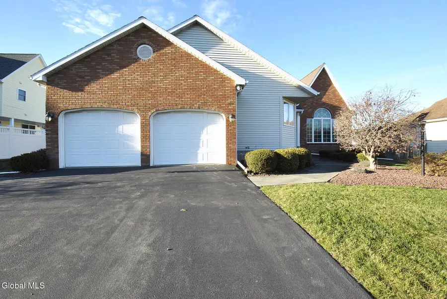 19 Dogwood Lane, Loudonville, NY 12211 - Image #2