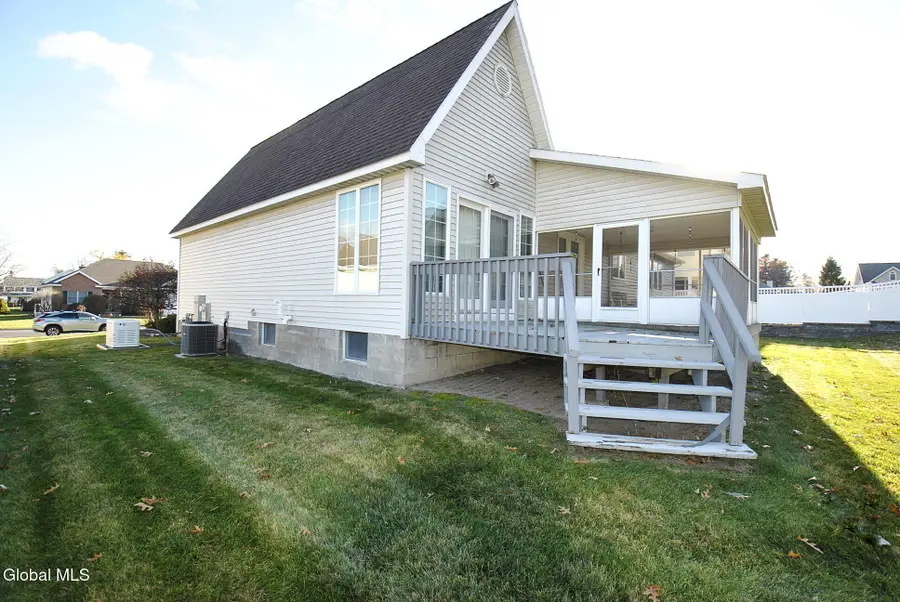 19 Dogwood Lane, Loudonville, NY 12211 - Image #3