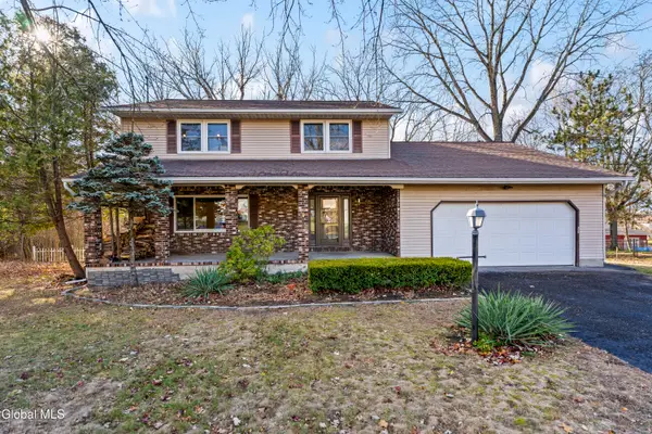 15 Tower Hgts, Colonie, NY 12211