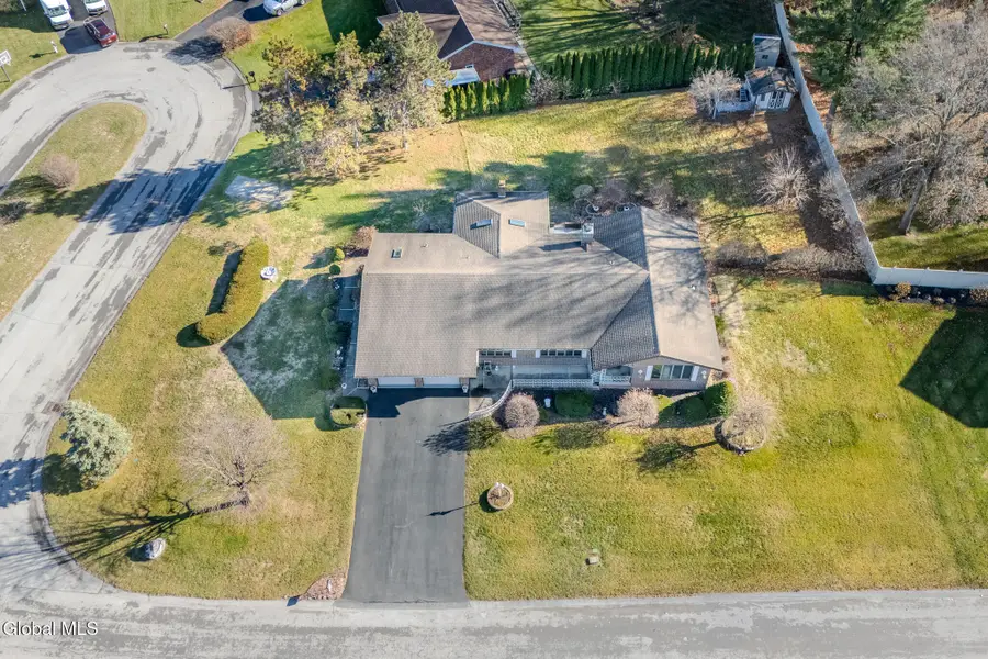 15 Huntleigh Drive, Loudonville, NY 12211 - Image #2