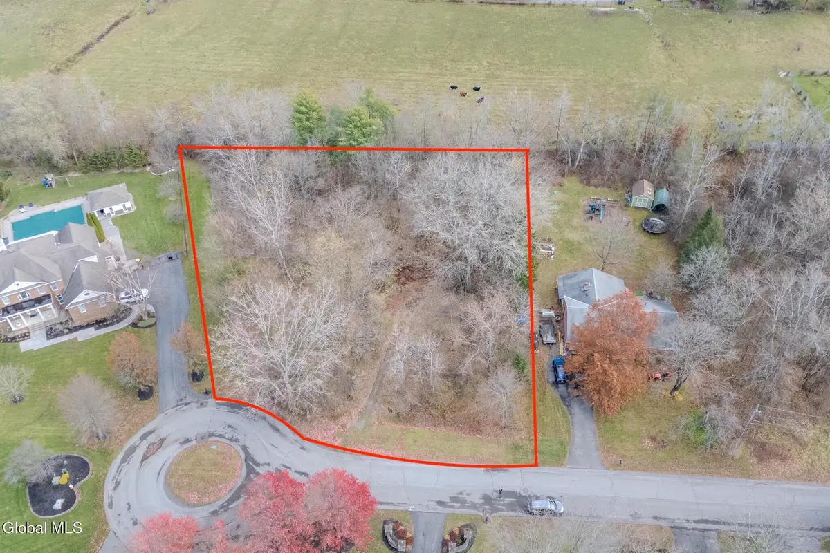 1128 Mohegan Road, Niskayuna, NY 12309 - Image #1