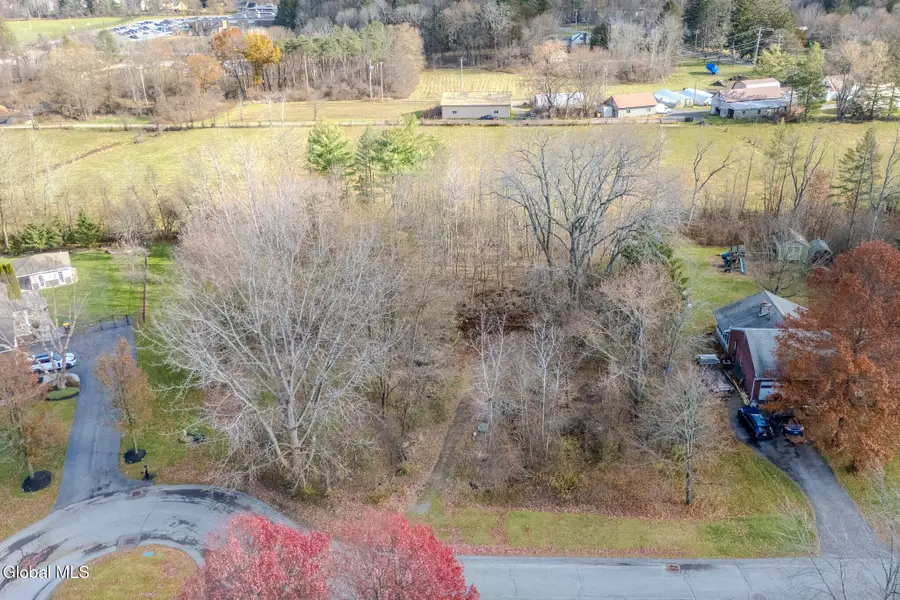 1128 Mohegan Road, Niskayuna, NY 12309 - Image #2