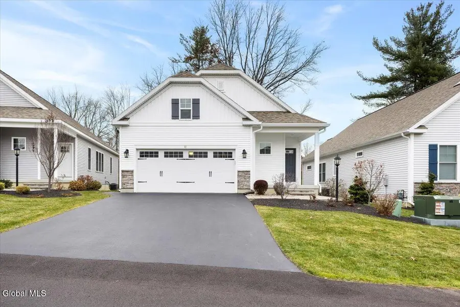 11 Bradley Circle, Halfmoon, NY 12065 - Image #2