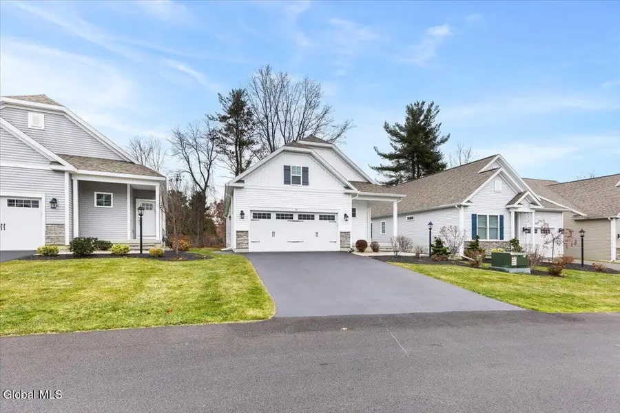 11 Bradley Circle, Halfmoon, NY 12065 - Image #3