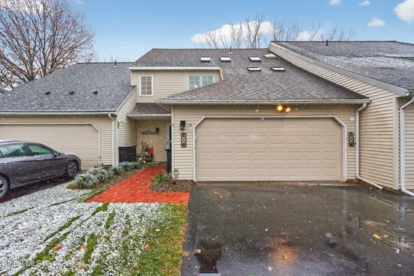 14 Carrie Court, Niskayuna, NY 12309