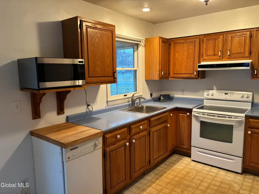 1 Elinor Place, Colonie Town, NY 12110 - Image #3