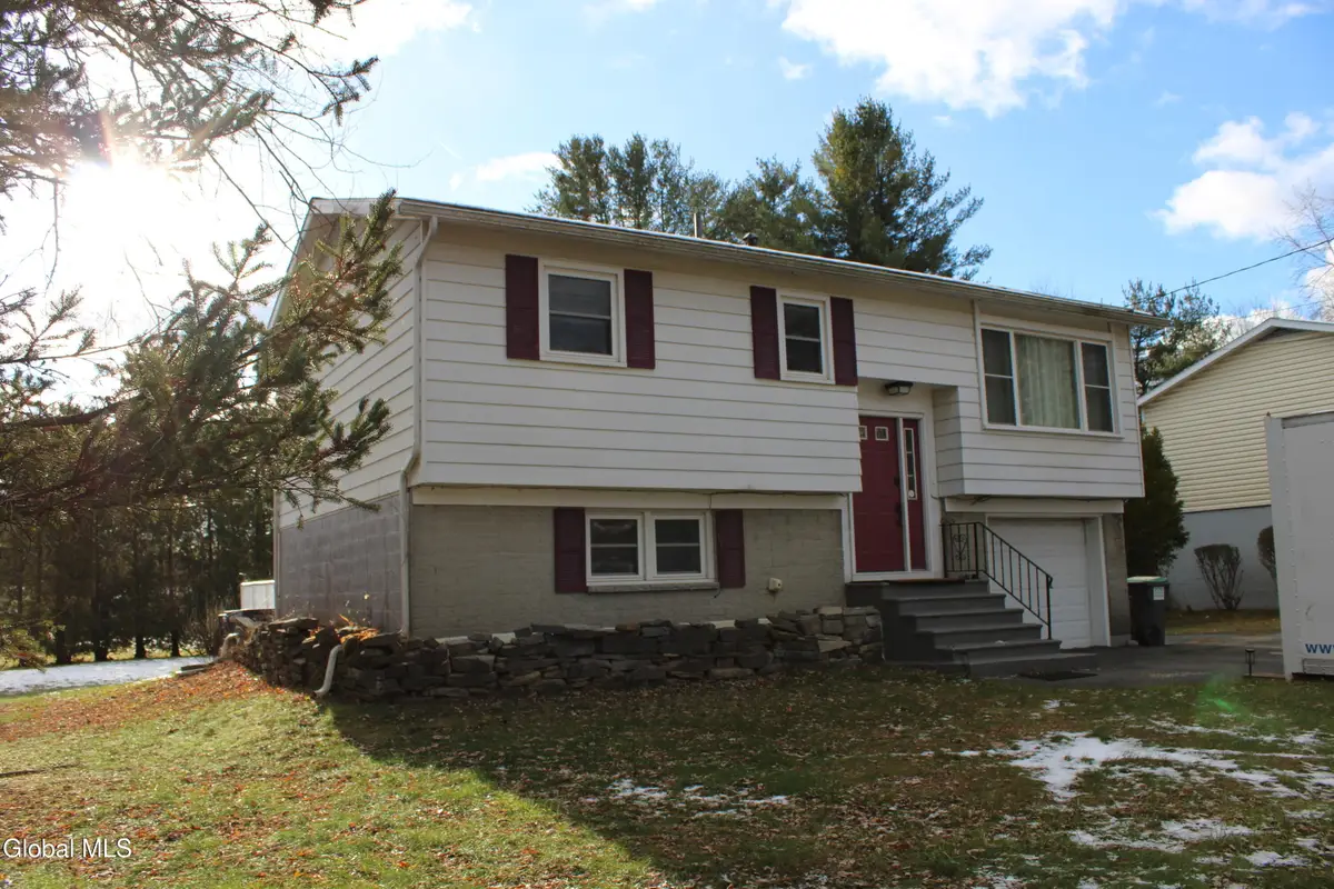 362 Ferris Road, Niskayuna, NY 12304 - Image #1