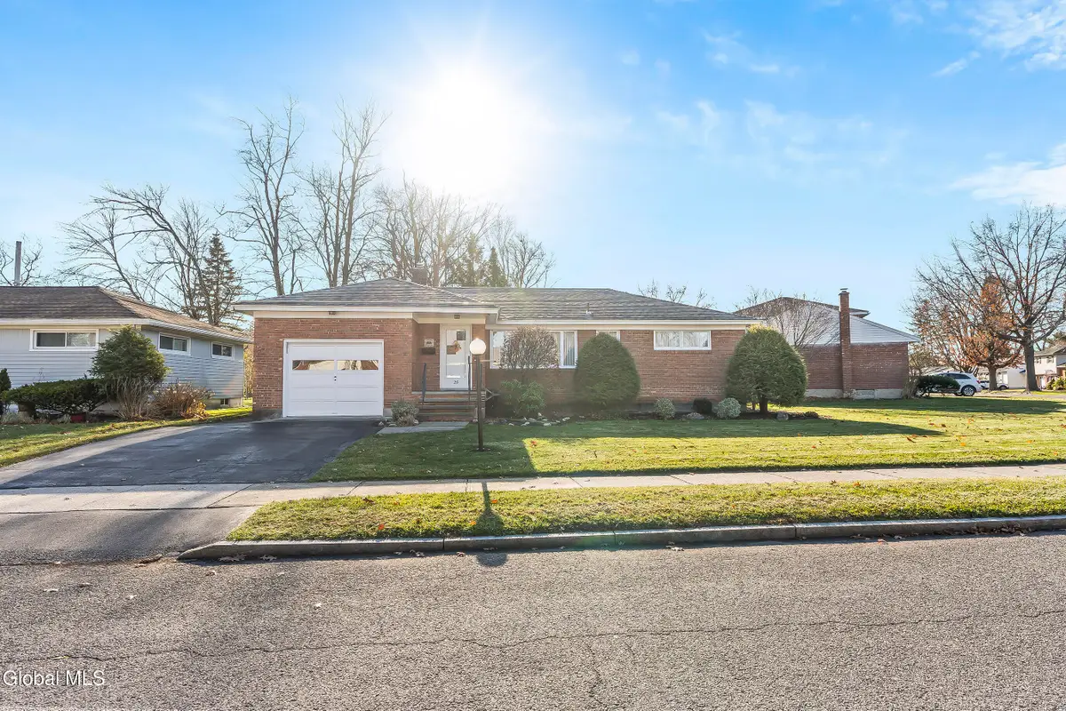 25 Gingerbread Lane, Albany, NY 12208 - Image #1