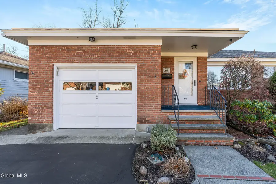 25 Gingerbread Lane, Albany, NY 12208 - Image #2