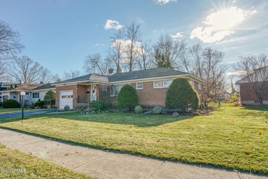 25 Gingerbread Lane, Albany, NY 12208 - Image #3