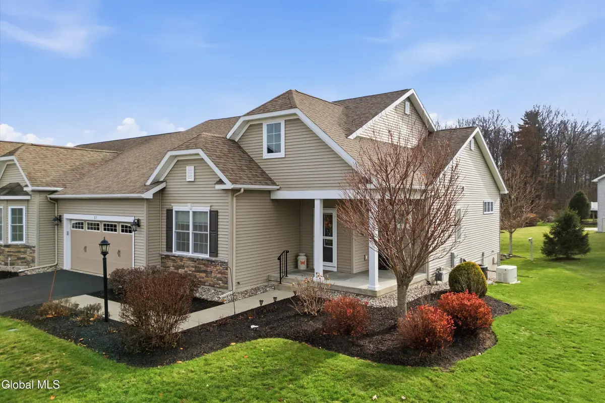 27 Rosemore Place, Halfmoon, NY 12118 - Image #1