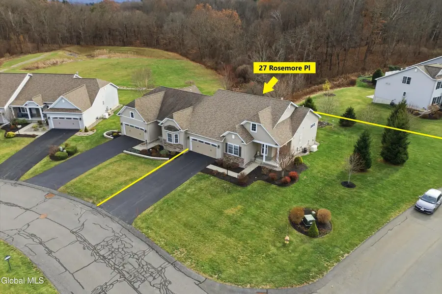 27 Rosemore Place, Halfmoon, NY 12118 - Image #2