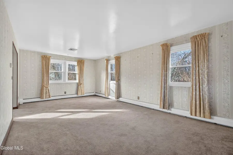 17 Woodshire Court, Malta, NY 12019 - Image #3