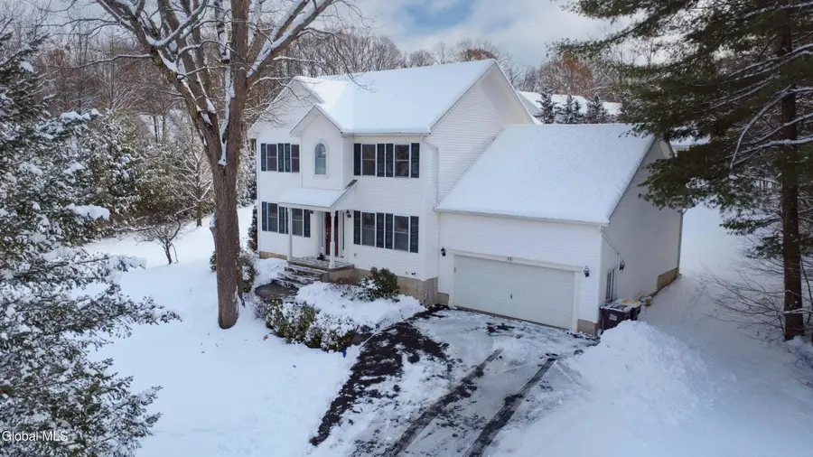 19 Christopher Way, Halfmoon, NY 12065 - Image #2