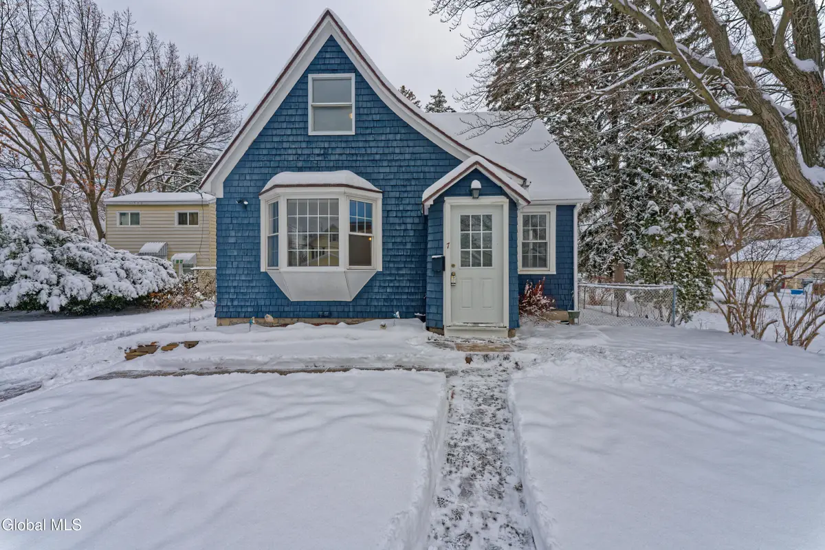 7 Pinehurst Road, Colonie, NY 12205 - Image #1