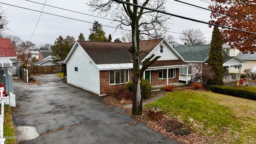 2527 Barton Avenue, Rotterdam, NY 12306 - Image #2