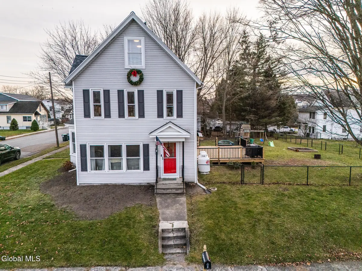 8 Hemstreet Avenue, Schaghticoke Town, NY 12118 - Image #1