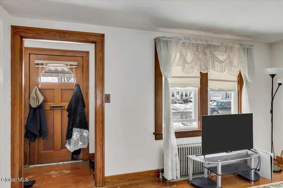 1034 Wallace Avenue, Rotterdam, NY 12306 - Image #2