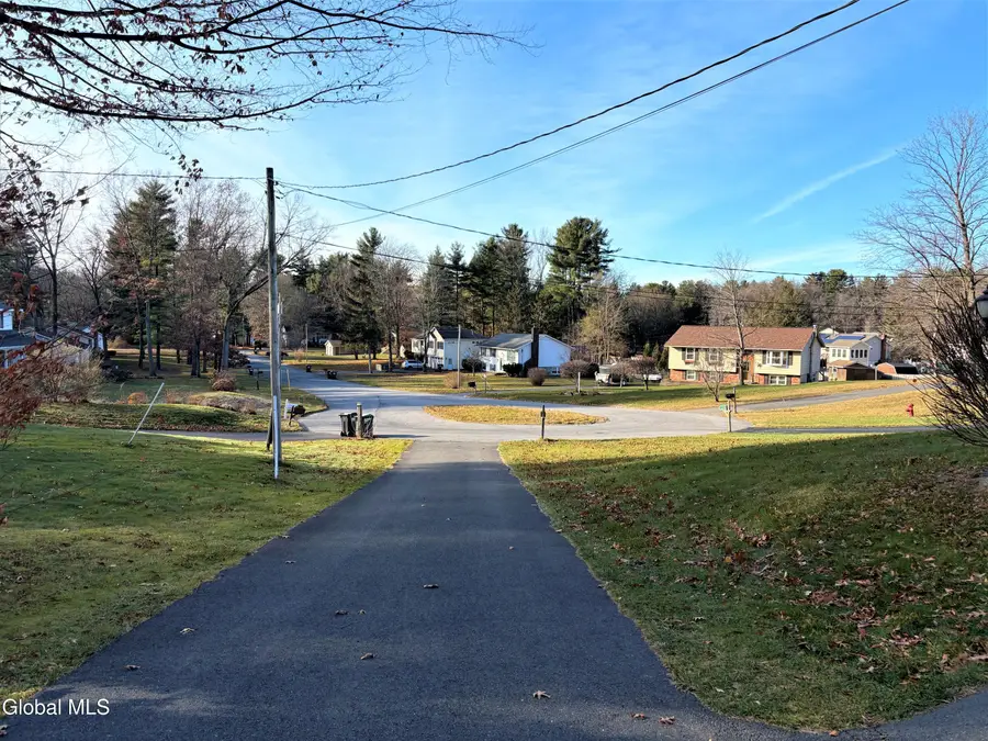 12 Clove Court, Clifton Park, NY 12065 - Image #3