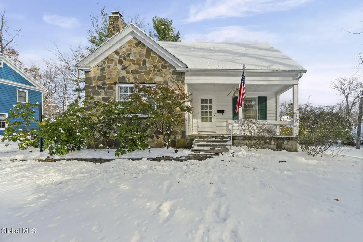 4 Woodridge Road, Bethlehem, NY 12054 - Image #1